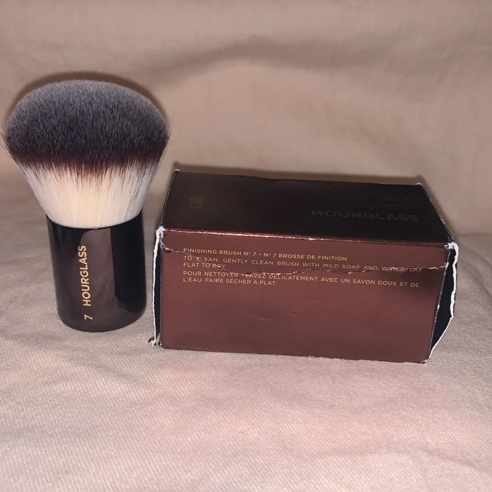 Hourglass Finishing Brush No 7 - NEW✨MSRP $69✨